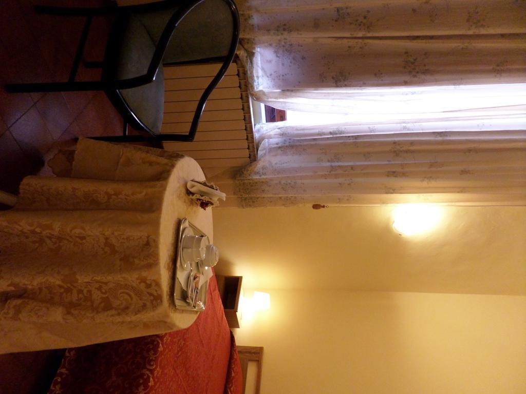 Hotel Delizia Genovese Montecatini Terme Phòng bức ảnh