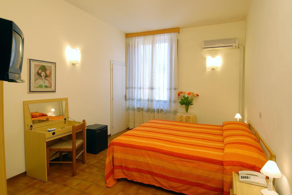 Hotel Delizia Genovese Montecatini Terme Phòng bức ảnh